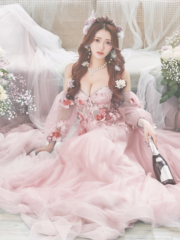 ピンクベージュ モデル：鈴音りん　身長：156cm　着用サイズ：Mサイズ