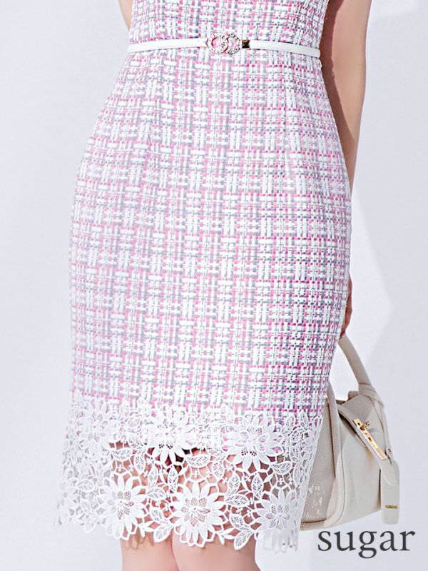 ホワイトxピンク モデル：ゆめ　身長：160cm 着用サイズ：7号(Sサイズ)