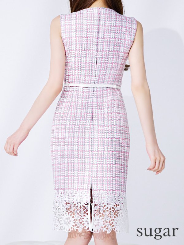 ホワイトxピンク モデル：ゆめ　身長：160cm 着用サイズ：7号(Sサイズ)