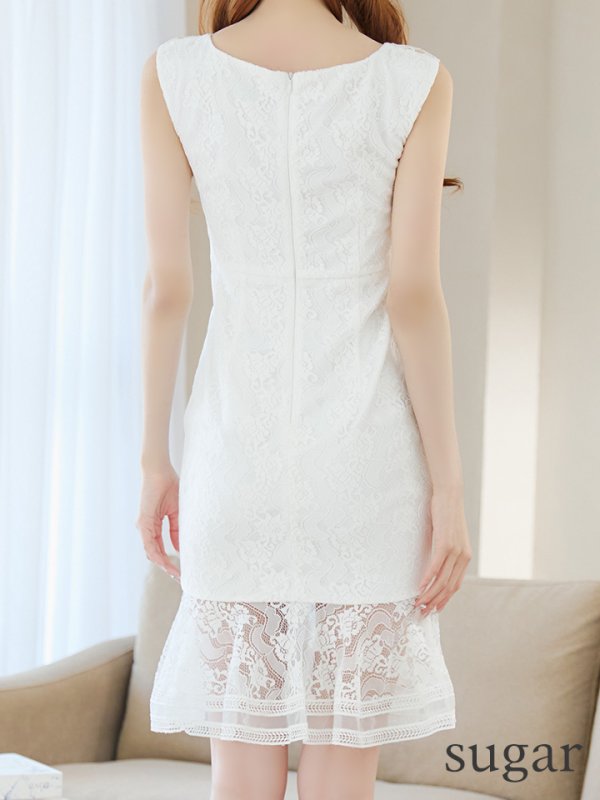 ホワイト モデル：あすか　身長：170cm　着用サイズ：Sサイズ