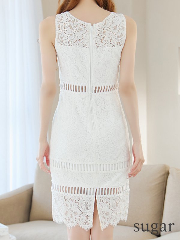 ホワイト モデル：あすか　身長：170cm　着用サイズ：Sサイズ