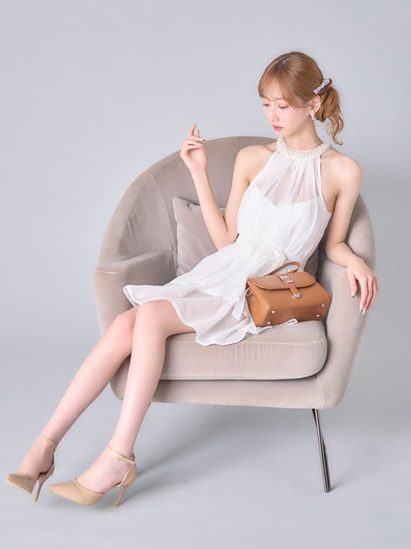 ホワイト  モデル：あすか　身長：170cm　着用サイズ：Sサイズ