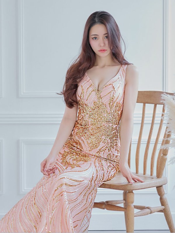 シャンパン モデル：るな　身長：159cm:Mサイズ