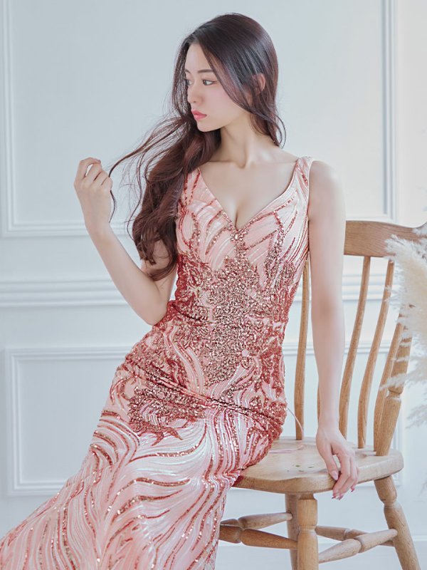 ブラッシュピンク モデル：るな　身長：159cm:Mサイズシャンパン モデル：るな　身長：159cm:Mサイズ