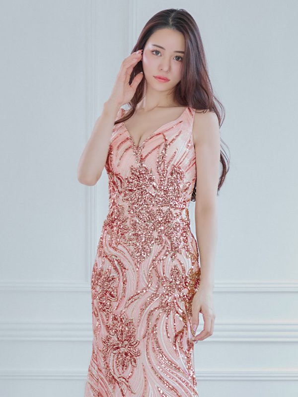 ブラッシュピンク モデル：るな　身長：159cm:Mサイズシャンパン モデル：るな　身長：159cm:Mサイズ