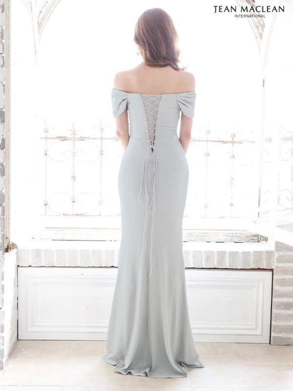 シルバー モデル:カレン 身長:165cm 着用サイズ:Mサイズ