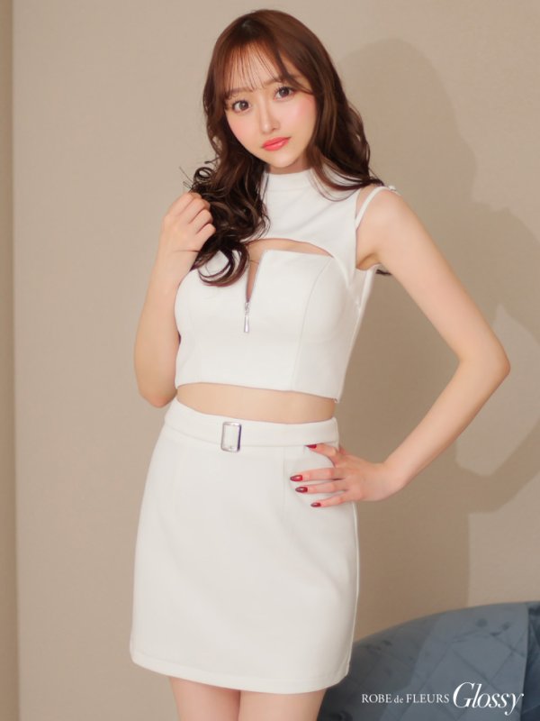 ホワイト モデル:みゆ 身長:160cm 着用サイズ:Sサイズ