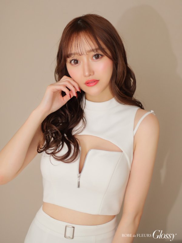 ホワイト モデル:みゆ 身長:160cm 着用サイズ:Sサイズ