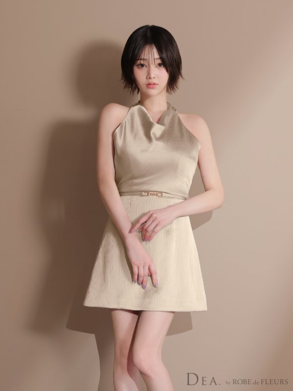 ベージュ モデル：りこ　身長：156cm　着用サイズ：Sサイズ