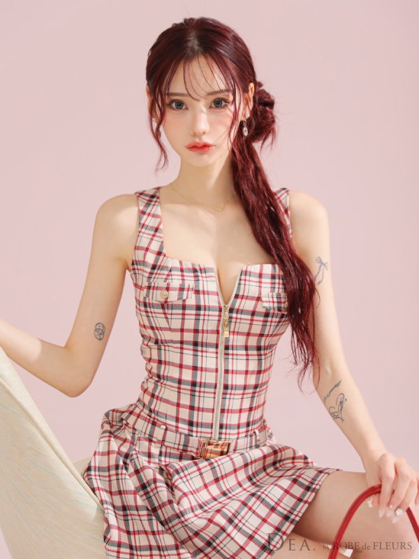 レッド モデル：みみ　身長：162cm　着用サイズ：Sサイズ