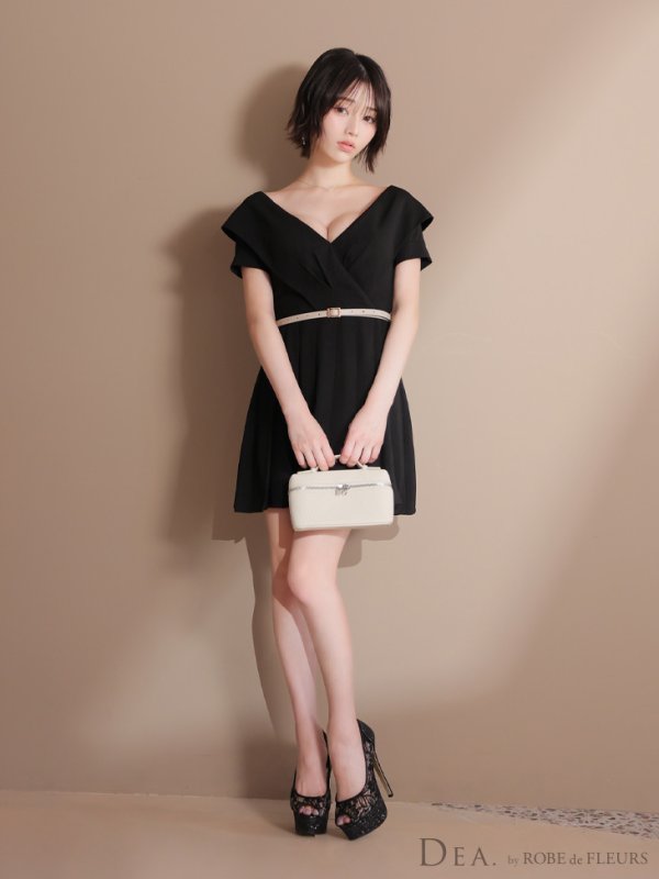 ブラック モデル：りこ　身長：156cm　着用サイズ：Sサイズ