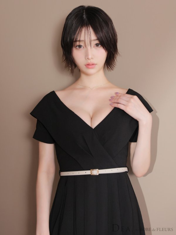 ブラック モデル：りこ　身長：156cm　着用サイズ：Sサイズ