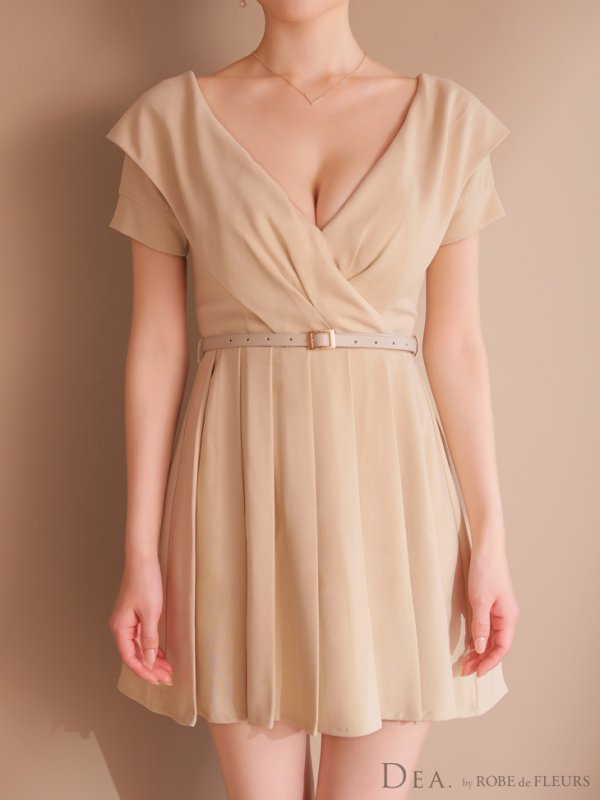 ベージュ モデル：ゆめ　身長：160cm　着用サイズ：Sサイズ