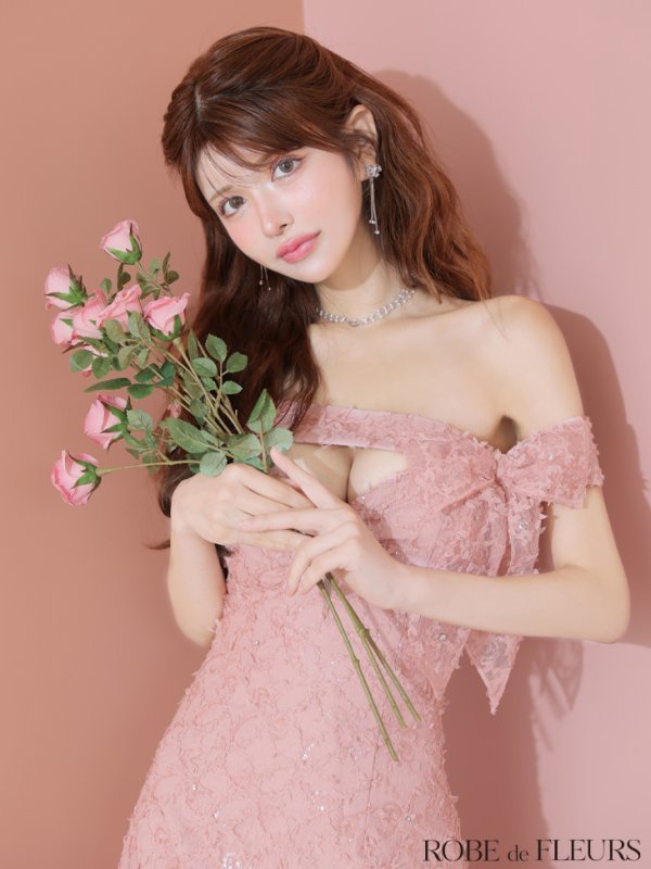 ピンク モデル：まりん　身長：164cm　着用サイズ：Sサイズ