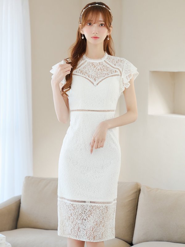 ホワイト モデル：あすか　身長：170cm　着用サイズ：Sサイズ