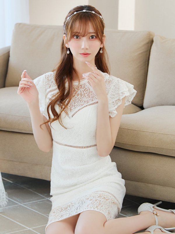 ホワイト モデル：あすか　身長：170cm　着用サイズ：Sサイズ