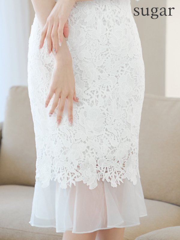 ホワイト モデル：あすか　身長：170cm　着用サイズ：Sサイズ