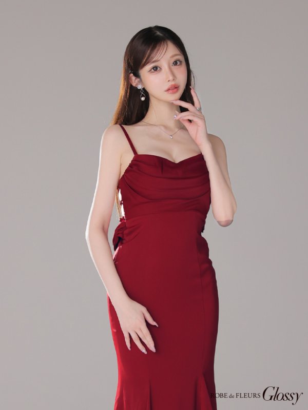レッド モデル：桜伊みやこ　身長：168cm　着用サイズ：Sサイズ