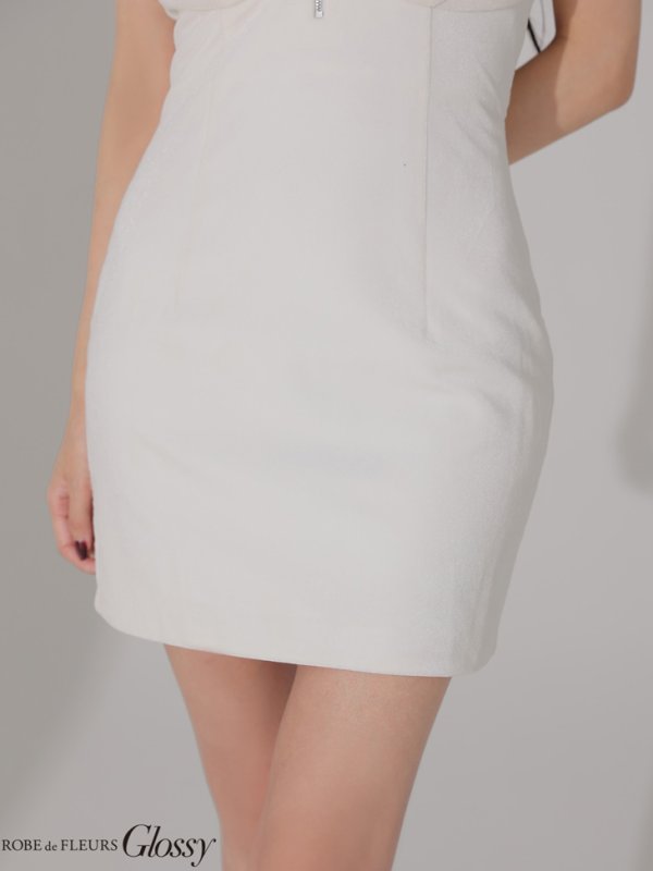 ホワイト　モデル：まおちゃる　身長：158cm　着用サイズ：Sサイズ