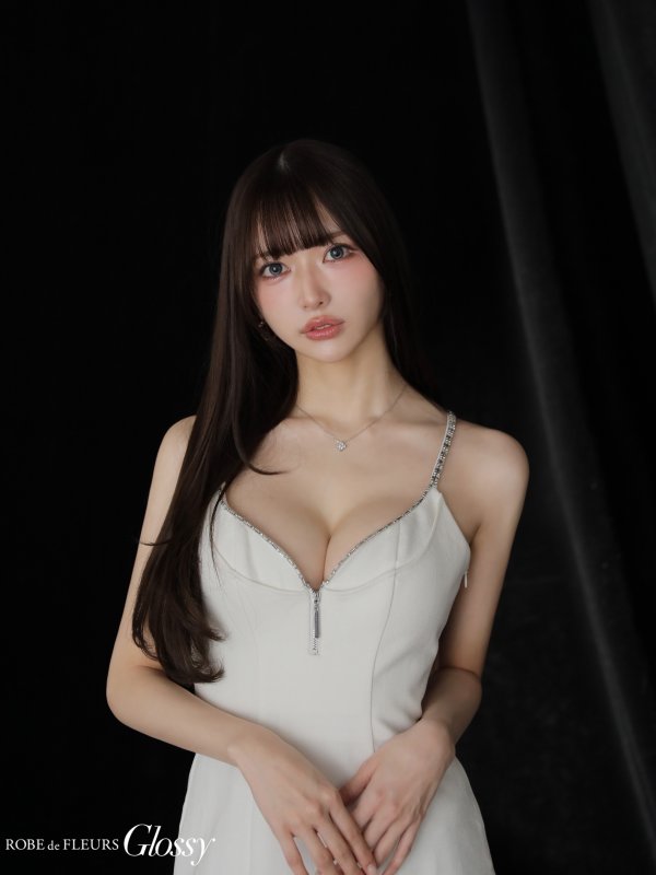 ホワイト　モデル：あすか　身長：170cm　着用サイズ：Sサイズ