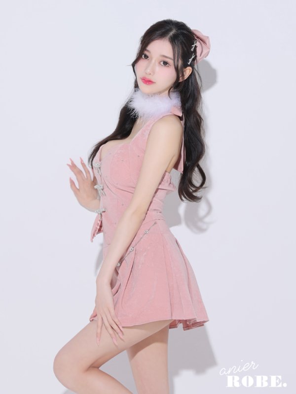 ピンク モデル:ゆりお 身長:165cm 着用サイズ:Sサイズ