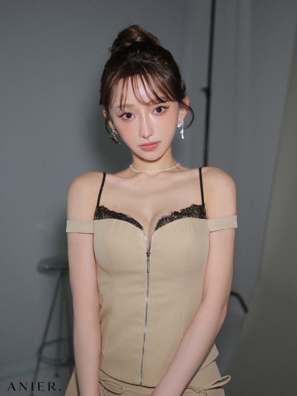 ベージュ　モデル：はな　身長：159cm　着用サイズ：Sサイズ