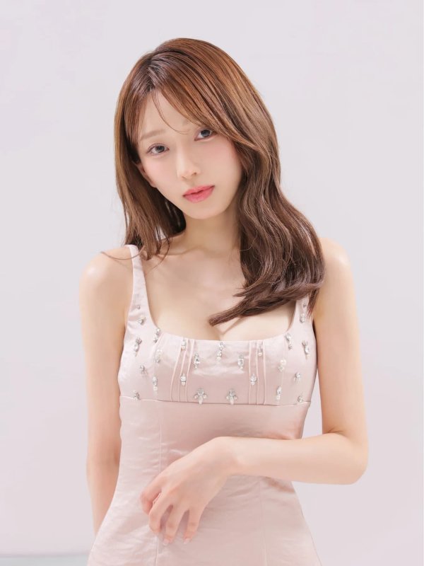 ピンクベージュ　モデル：まりん　身長：164cm　着用サイズ：Sサイズ