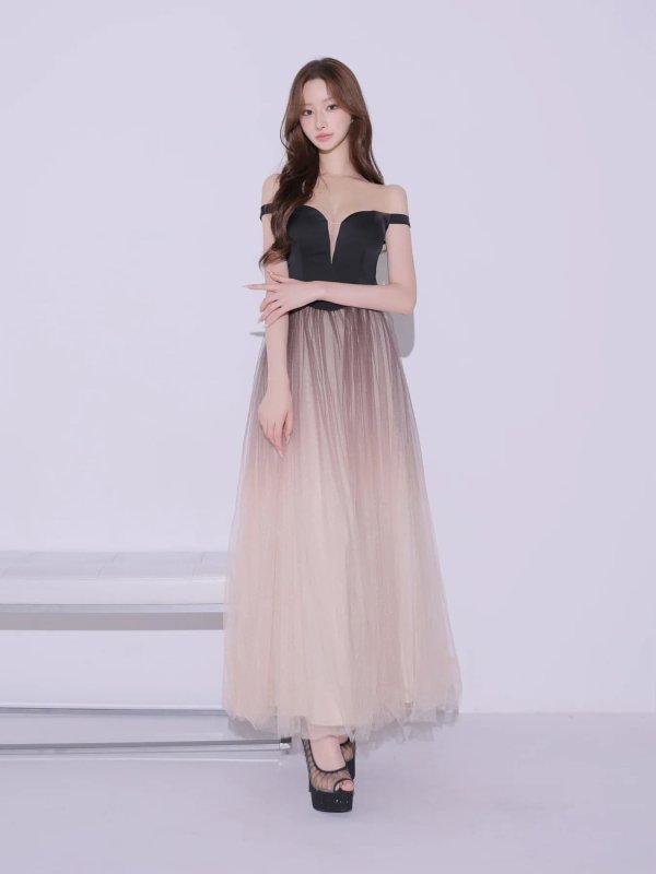ブラック　モデル：かりん　身長：165cm　着用サイズ：Sサイズ