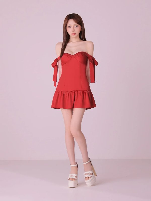 レッド モデル：はな　身長：159cm　着用サイズ：Sサイズ