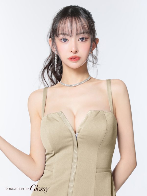 ベージュ モデル：まおちゃる　身長：160cm　着用サイズ：Sサイズ