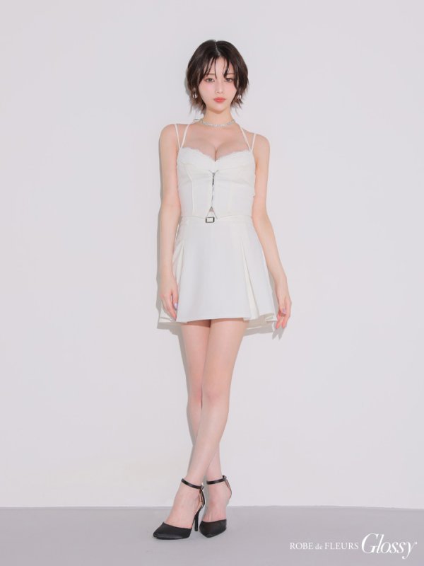 ホワイト モデル：りこ　身長：156cm　着用サイズ：Sサイズ