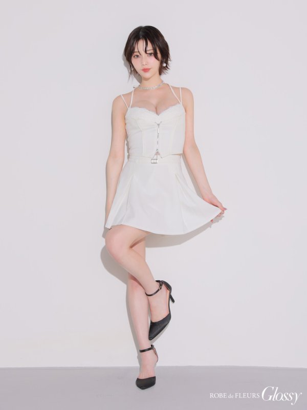 ホワイト モデル：りこ　身長：156cm　着用サイズ：Sサイズ