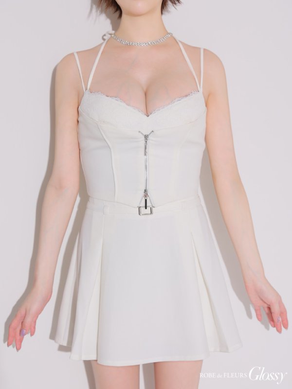 ホワイト モデル：りこ　身長：156cm　着用サイズ：Sサイズ