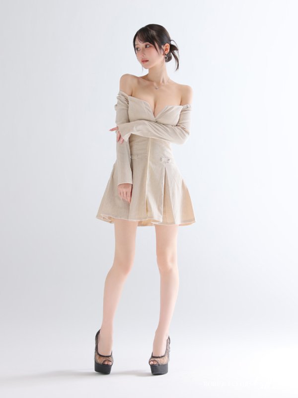 ベージュ モデル：ゆめ　身長：160cm　着用サイズ：Sサイズ