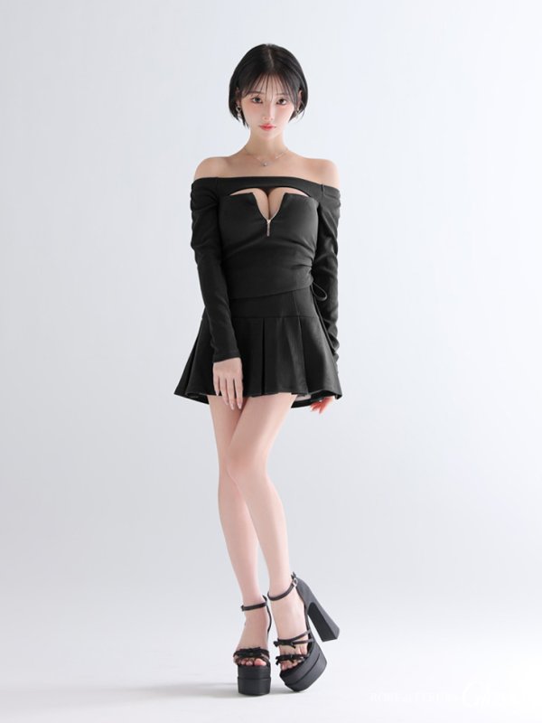 ブラック モデル：りこ　身長：156cm　着用サイズ：Sサイズ