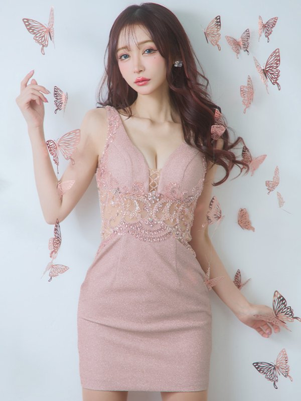 ピンクベージュ モデル:真優川咲 身長:158cm 着用サイズ:Sサイズ