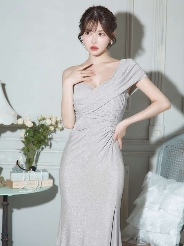 シルバー モデル:ゆめ 身長:160cm 着用サイズ:Mサイズ