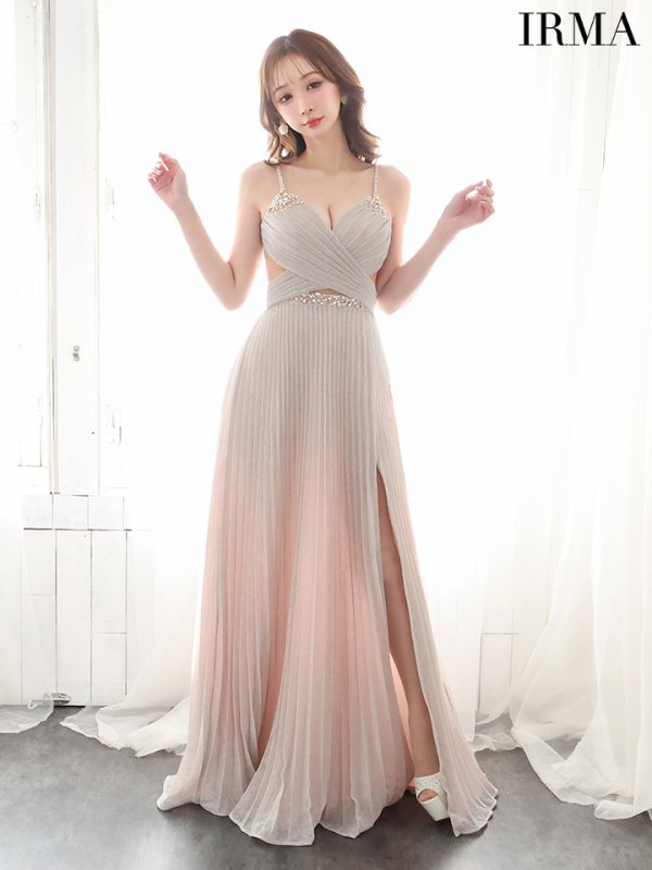 ピンクベージュ モデル:真優川咲 身長:158cm 着用サイズ:Sサイズ