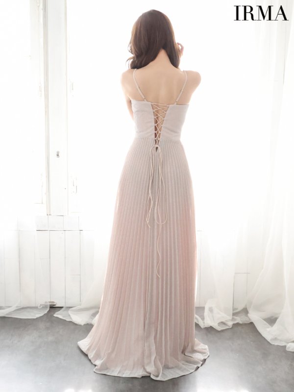 ピンクベージュ モデル:真優川咲 身長:158cm 着用サイズ:Sサイズ