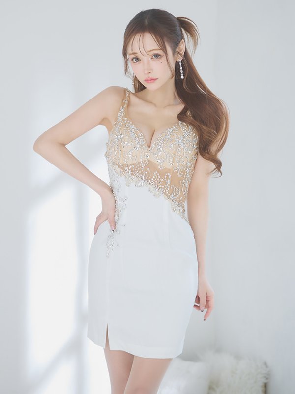 ホワイト モデル:真優川咲 身長:158cm 着用サイズ:Sサイズ