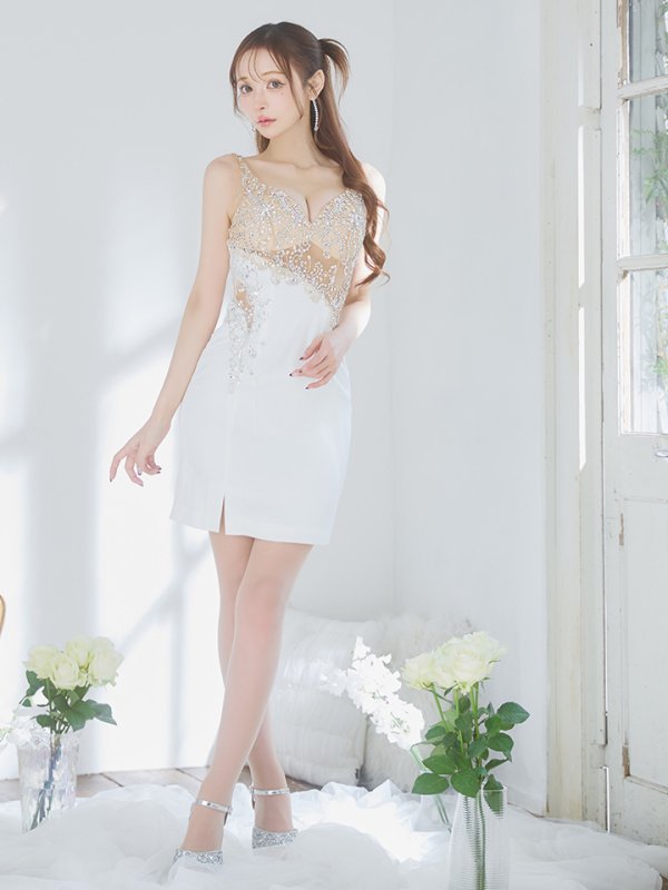 ホワイト モデル:真優川咲 身長:158cm 着用サイズ:Sサイズ