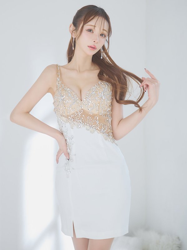 ホワイト モデル:真優川咲 身長:158cm 着用サイズ:Sサイズ