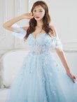 ブルー モデル：明日花キララ　身長：162cm 着用サイズ：Mサイズ