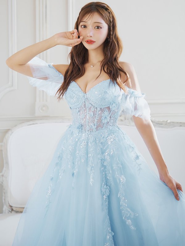 ブルー モデル：明日花キララ　身長：162cm 着用サイズ：Mサイズ