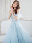 ブルー モデル：明日花キララ　身長：162cm 着用サイズ：Mサイズ
