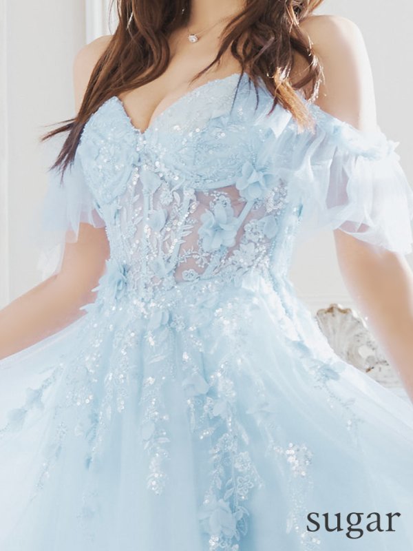 ブルー モデル：明日花キララ　身長：162cm 着用サイズ：Mサイズ