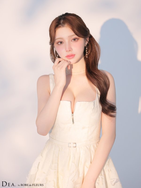 アイボリー モデル：ももか　身長：156cm　着用サイズ：Sサイズ