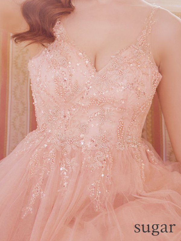 ピンクベージュ モデル：明日花キララ　身長：162cm 着用サイズ：Mサイズ