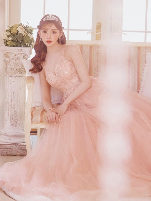 ピンクベージュ モデル：明日花キララ　身長：162cm 着用サイズ：Mサイズ