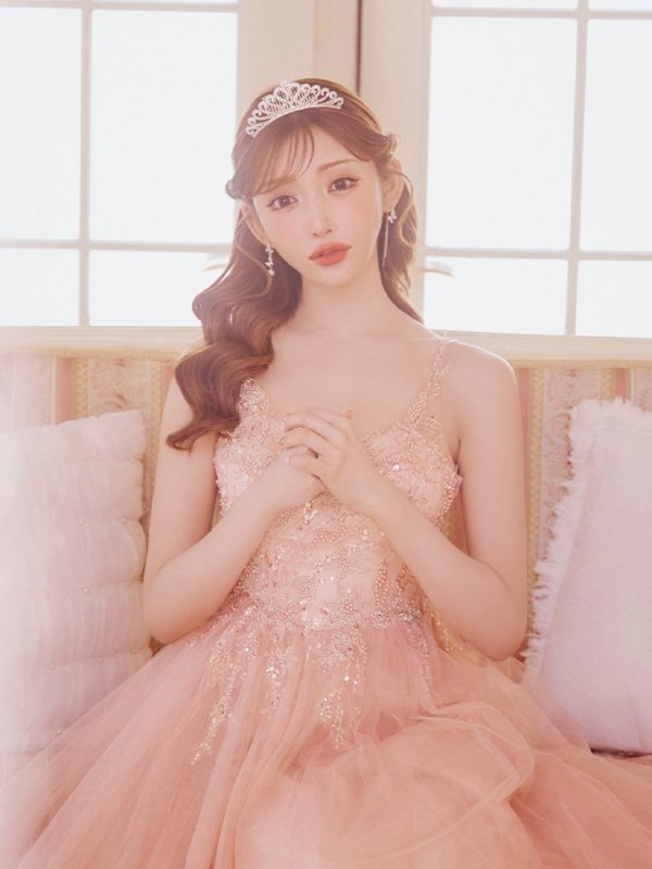 ピンクベージュ モデル：明日花キララ　身長：162cm 着用サイズ：Mサイズ